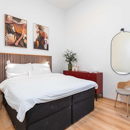 Modern Apartment French Balkony บูดาเปสต์ ภายนอก รูปภาพ