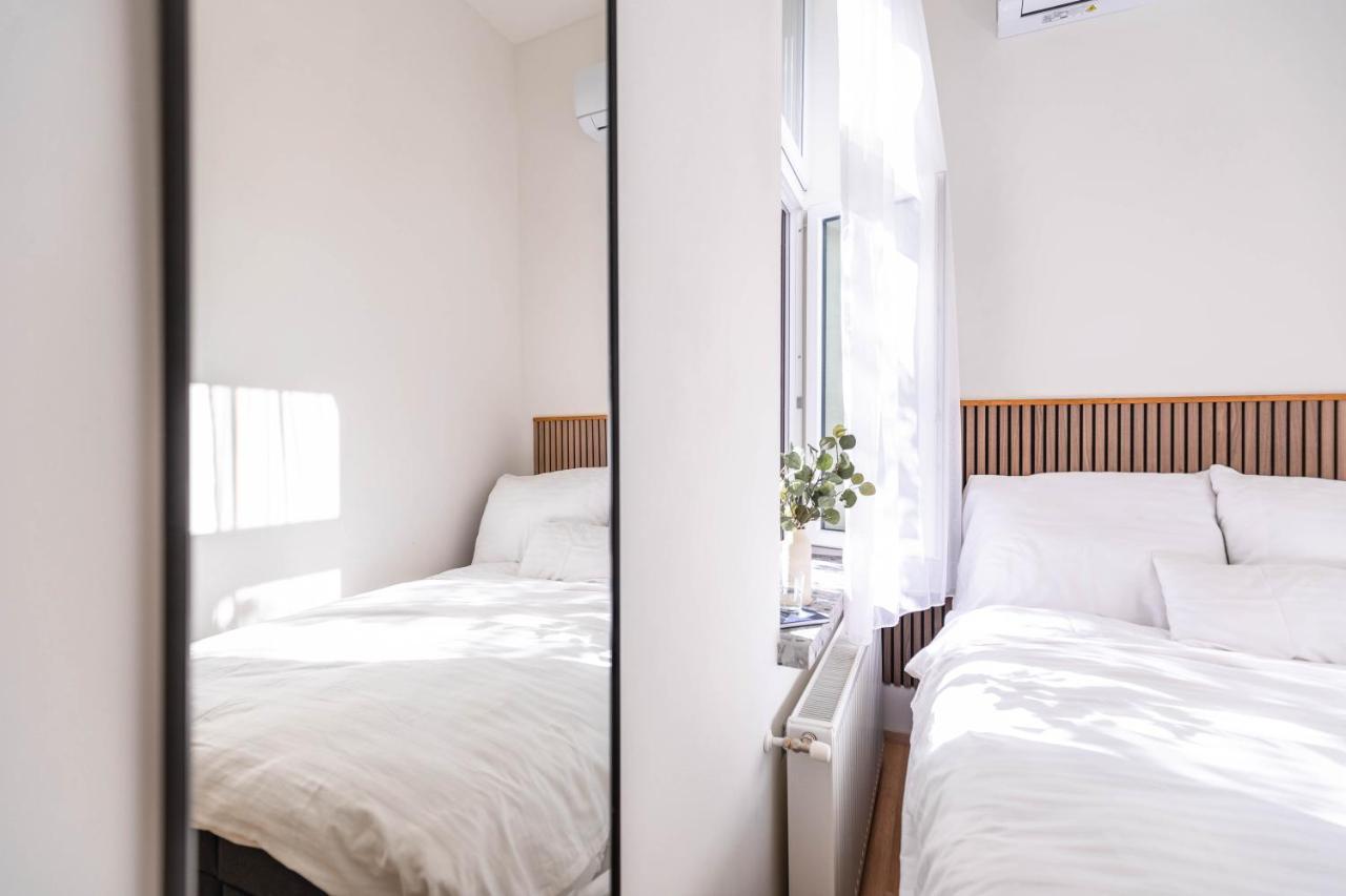 Modern Apartment French Balkony บูดาเปสต์ ภายนอก รูปภาพ